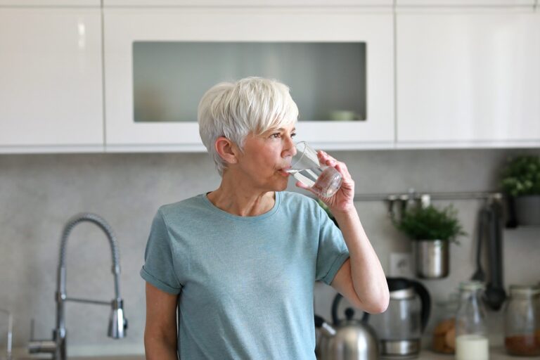 SOS calcoli renali! Quale acqua bere per favorire idratazione e leggerezza